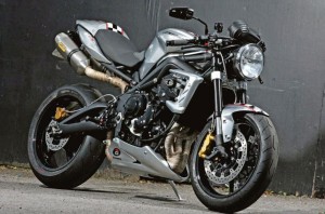 2012 'Ace Cafe' 675CR Street Triple Limited Edition_1
