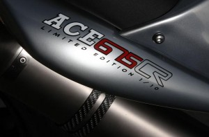 2012 'Ace Cafe' 675CR Street Triple Limited Edition_3