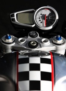 2012 'Ace Cafe' 675CR Street Triple Limited Edition_4