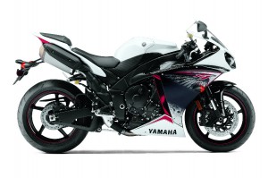 Yamaha R1 vs Porsche 911 GT3 RS_3