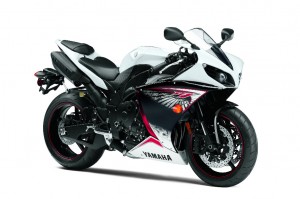 Yamaha R1 vs Porsche 911 GT3 RS_4