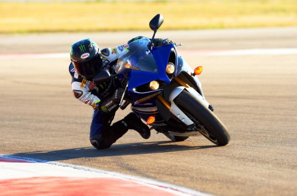 2013 Yamaha YZF-R1_15