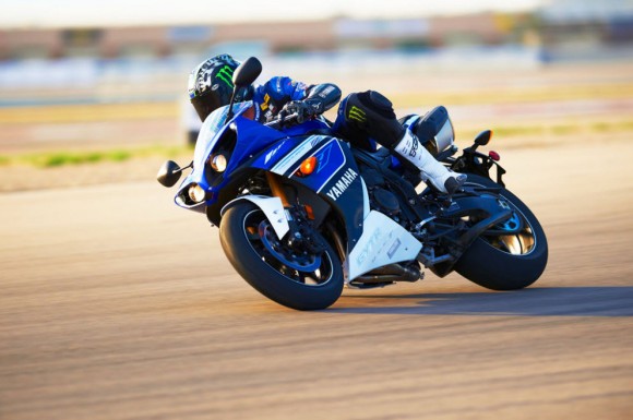 2013 Yamaha YZF-R1_19