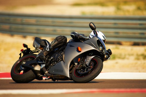 2013 Yamaha YZF-R1_2