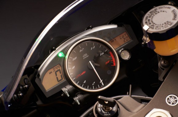 2013 Yamaha YZF-R6_20