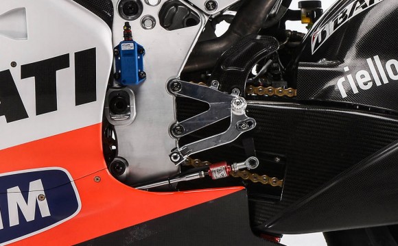 2013 Ducati Desmosedici GP13 Technical Specs Dovizioso gear shifter