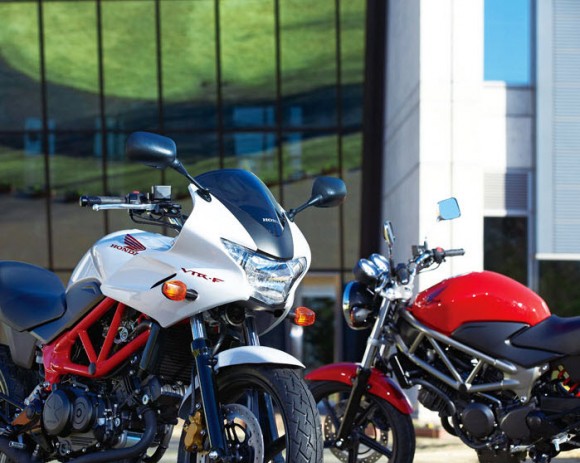 2013 Honda VTR-F250 and 2013 Honda VTR250_1