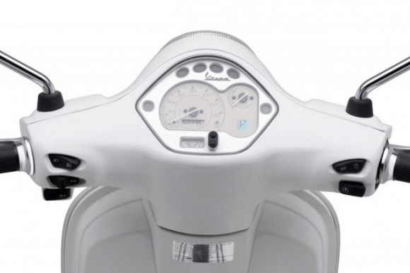 2013 Vespa LX 150 Apple Edition Unveiled in Malaysia_2