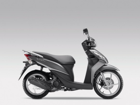 2014 Honda Vision 110 Moondust Silver Metallic_1