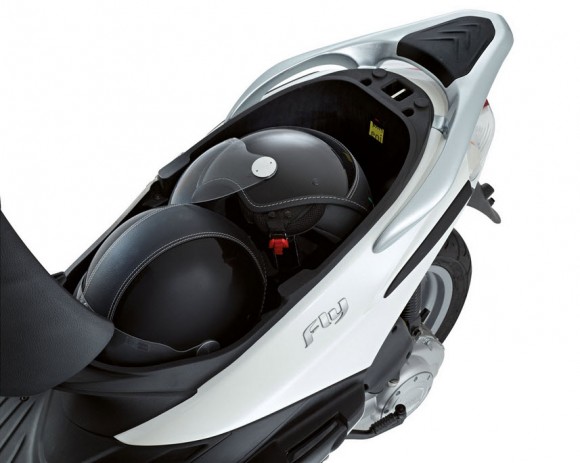 2014 Piaggio Fly 150 3V and 50 4V Hitting US Dealerships_1