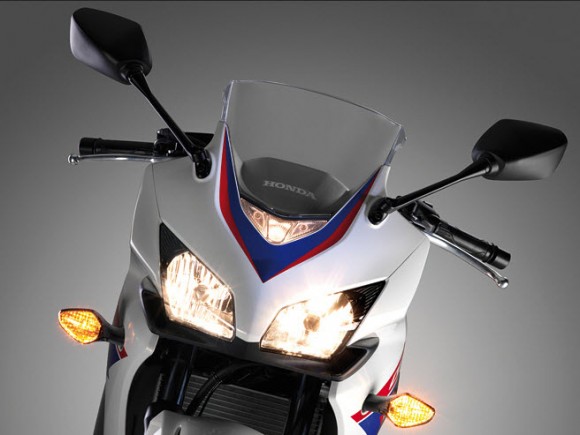 2013 Honda CBR500R Pearl Himalayas White Headlight