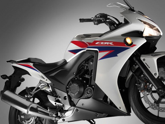 2013 Honda CBR500R Pearl Himalayas White Side