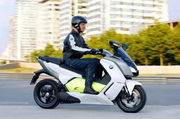 2014 BMW C evolution Electric Scooter In Action_2