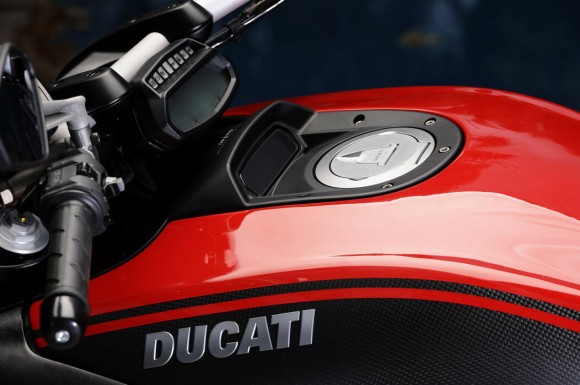 2014 Ducati Diavel Line-up Presented at the EICMA_15