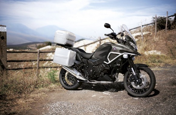 2014 Honda Crosstourer Gets New Paint Schemes_3