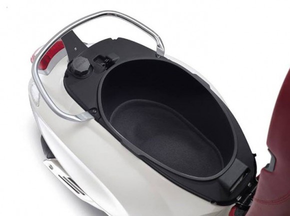 2014 Vespa Primavera Storage