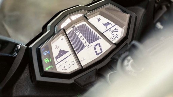 2014 Yamaha YZF-R125 Europe-Specs Instrument Display