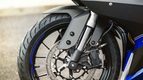 2014 Yamaha YZF-R125 Europe-Specs Wheel