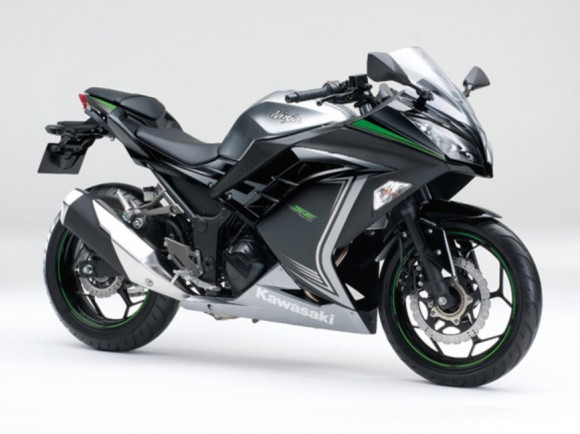 2015 Kawasaki Ninja 250 Metallic Moondust Gray Ebony