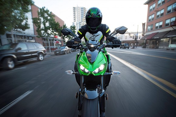 2015 Kawasaki Z1000 ABS In Action_1