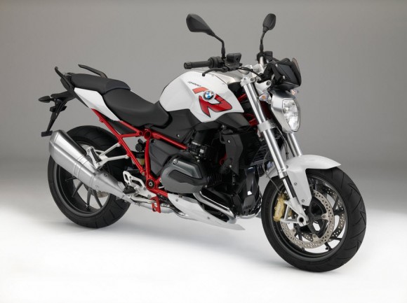 2015 BMW R1200R Light White Non-Metallic with Racing Red frame