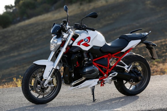 2015 BMW R1200R Light White Non-Metallic with Racing Red frame_2