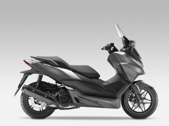 2015 Honda Forza 125 Moondust Silver Metallic with Matt Cynos Grey Metallic_1