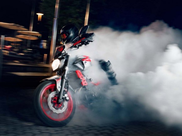 2015 Yamaha MT-07 Moto Cage Stunt Action_1
