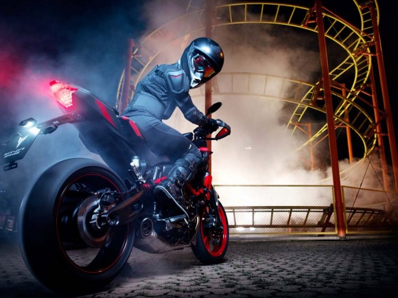 2015 Yamaha MT-07 Moto Cage Stunt Action_3