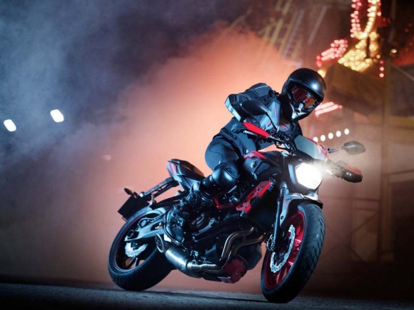 2015 Yamaha MT-07 Moto Cage Stunt Action_4
