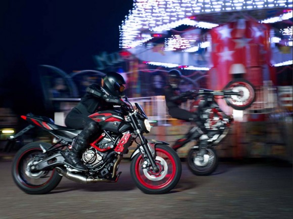 2015 Yamaha MT-07 Moto Cage Stunt Action_6