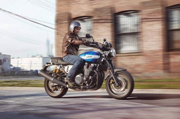 2015 Yamaha XJR1300 In Action_1