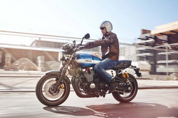 2015 Yamaha XJR1300 In Action_2