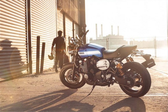 2015 Yamaha XJR1300 In Action_6