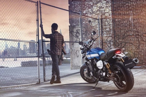 2015 Yamaha XJR1300 In Action_7
