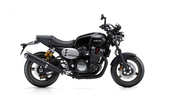 2015 Yamaha XJR1300 Midnight Black_1