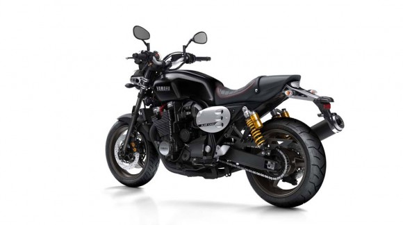 2015 Yamaha XJR1300 Midnight Black_2