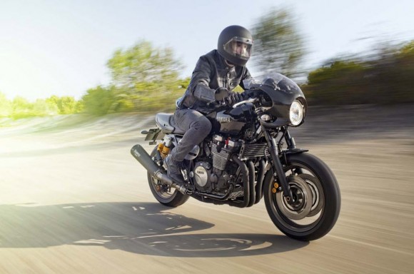 2015 Yamaha XJR1300 Racer In Action