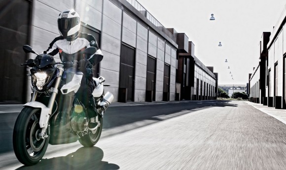 2015 BMW F800R in Action_18