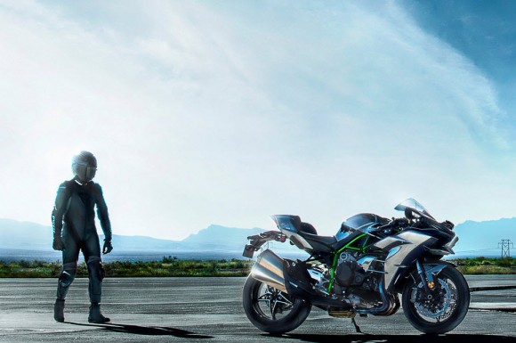 2015 Kawasaki Ninja H2 in Action_2