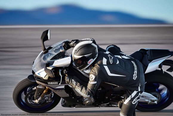 2015 Yamaha YZF-R1M In Action_5