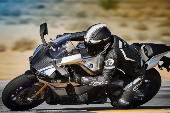 2015 Yamaha YZF-R1M In Action_9