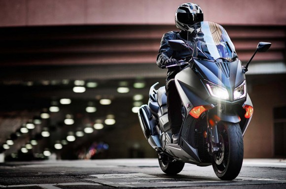 2015 Yamaha TMAX In Action_10