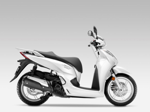 2015 Honda SH300i Pearl Cool White_1