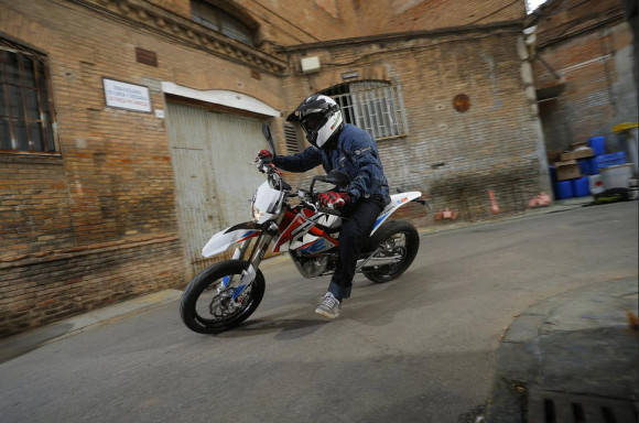 2015 KTM Freeride E-SM Electrically Powered Motorcycle Finally Launched_1