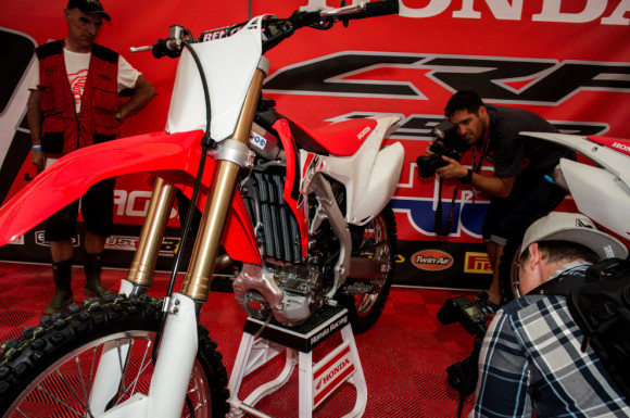 2016 Honda CRF250R and CRF450R launched at the MXGP Italy_1