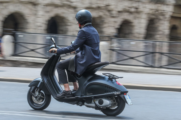 Vespa 946 Emporio Armani Luxurious Scooter on The Road_3