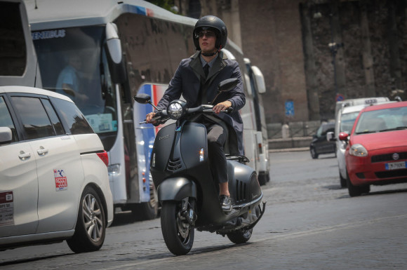 Vespa 946 Emporio Armani Luxurious Scooter on The Road_4