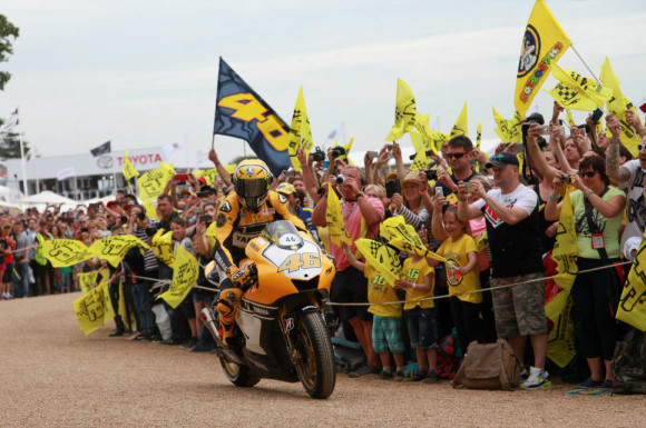 Rossi Attends the 2015 Goodwood Festival of Speed with Yellow-Black Yamaha YZR M1_13