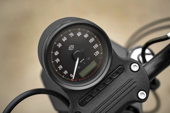 2016 Harley-Davidson Iron 883 Gauge